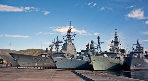 Türkei sperrt Bosporus erneut für Marineschiffe
