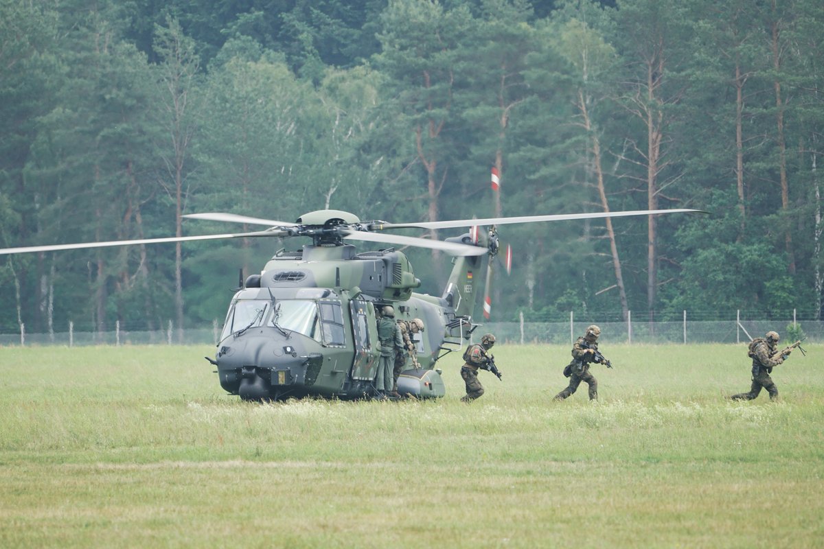 Panzergrenadiere üben Häuserkampf